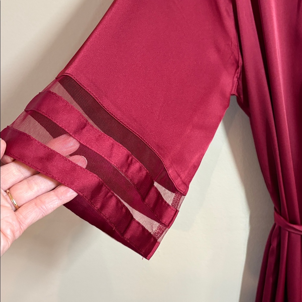 Elegant Ekouaer Burgundy Satin Robe, Medium - Picture 3 of 5